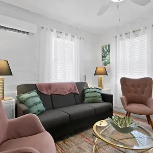  Apartment The Pink Oasis Waterfront 1 Bed Apt